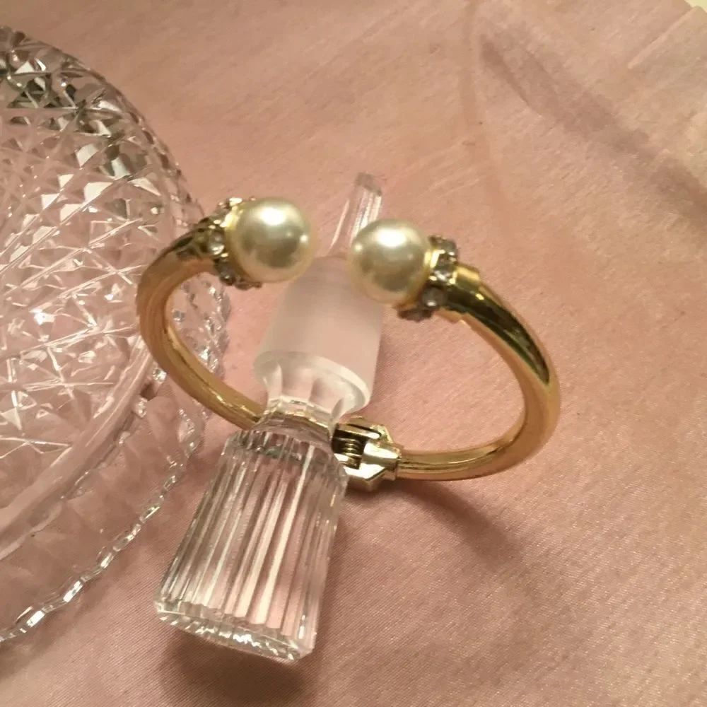 NWOT INC International Concepts (Macy’s brand) Goldtone & Faux Pearl Bracelet